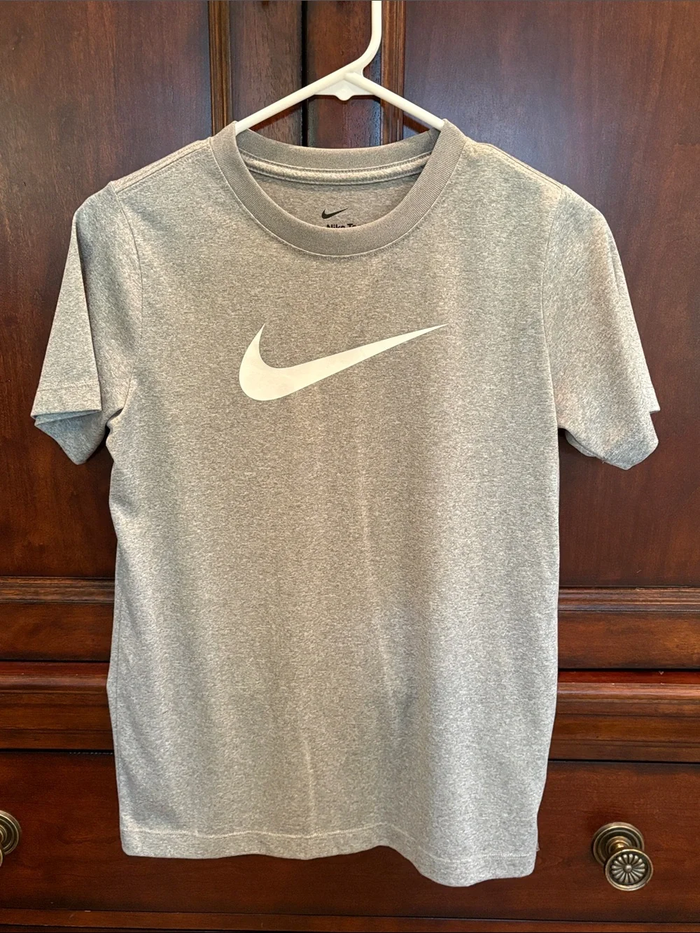 ✨ NWOT ✨ The Nike Tee dri-fit gray shirt, YL
